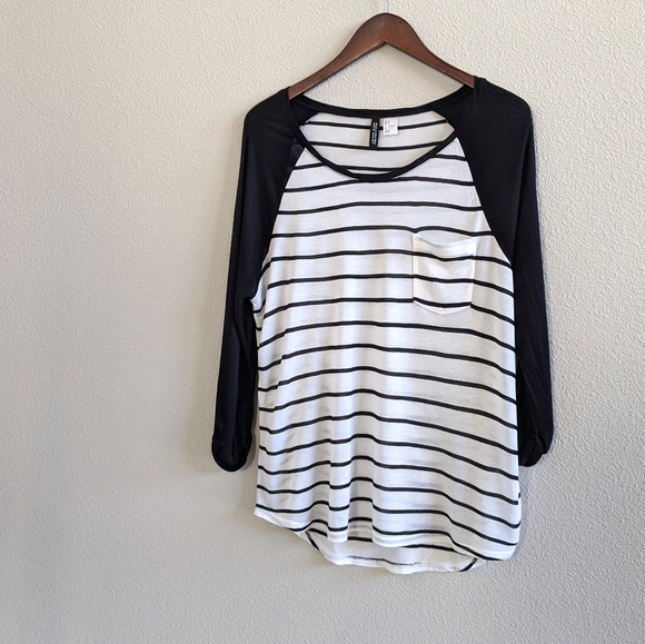 Divided Tops - H&M Divided Black White Baseball Tee Size 12